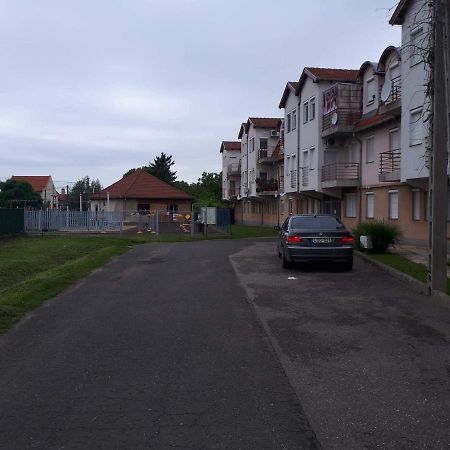 Gabrielle Apartman Гайдусобосло Екстер'єр фото